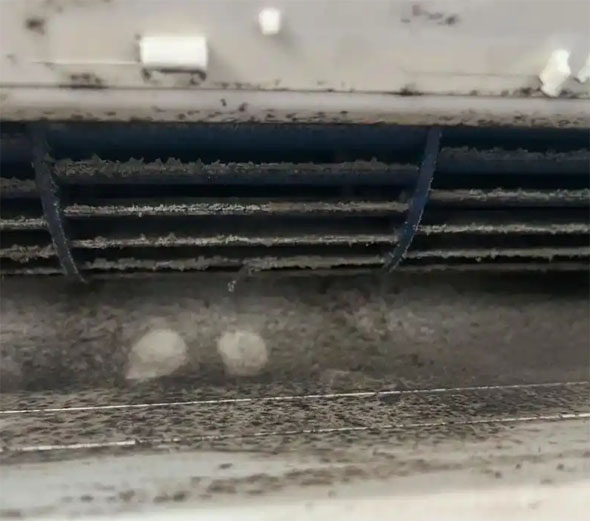 资源空调吹的风有股烧焦味是怎么回事